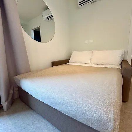 Deluxe *
