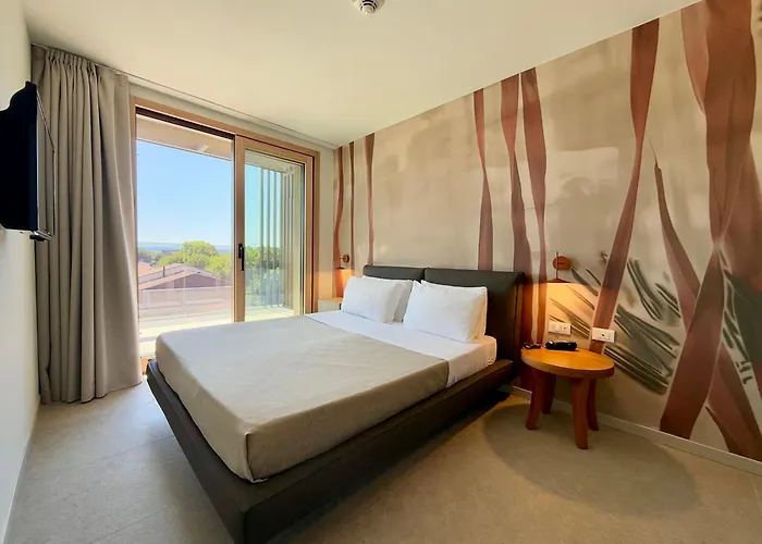 Deluxe Μπελάρια-Ιτζέα Μαρίνα